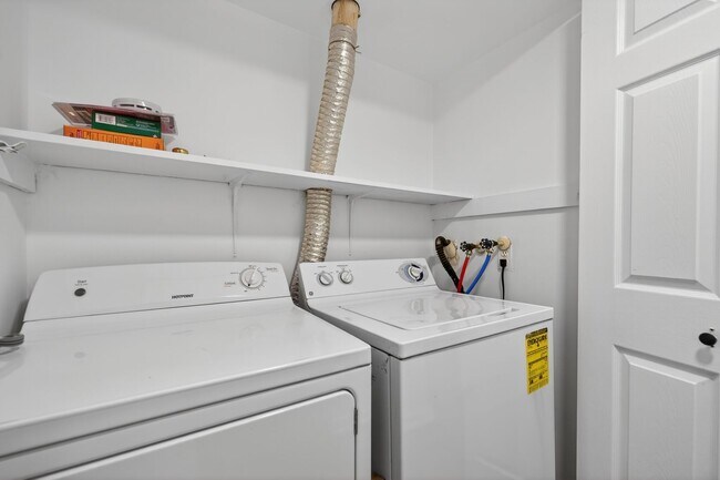 Building Photo - 13045 Thyme Ct