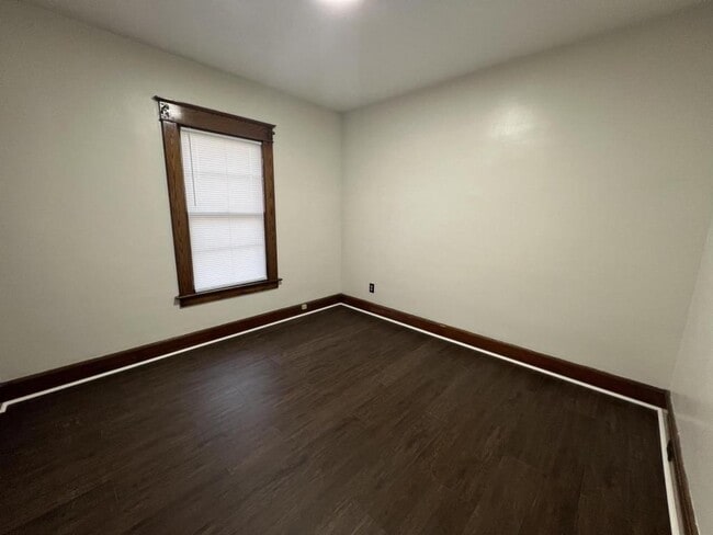 Building Photo - 301 Folts St