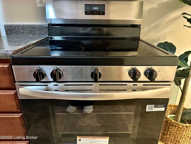 Building Photo - 219 Middletown Square