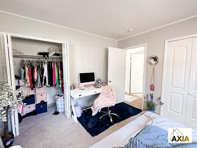 Building Photo - 715-723 19th