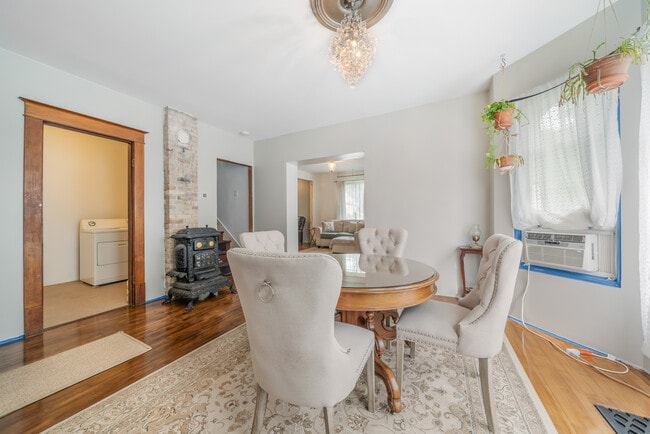 Building Photo - 1436 W Prospect Ave