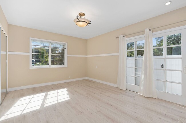 Building Photo - A Stunning 3 bed in Woodland Hills