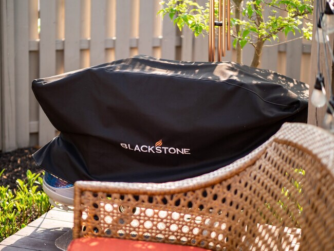 Building Photo - 126 Beachwood Ave