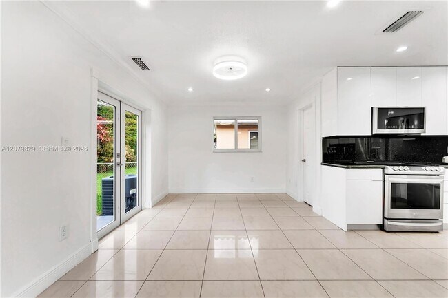 Building Photo - 3250 SW 72nd Ct