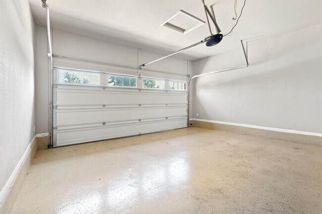 Building Photo - 506 Hummingbird Ln