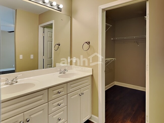 Building Photo - 112 Settlers Way