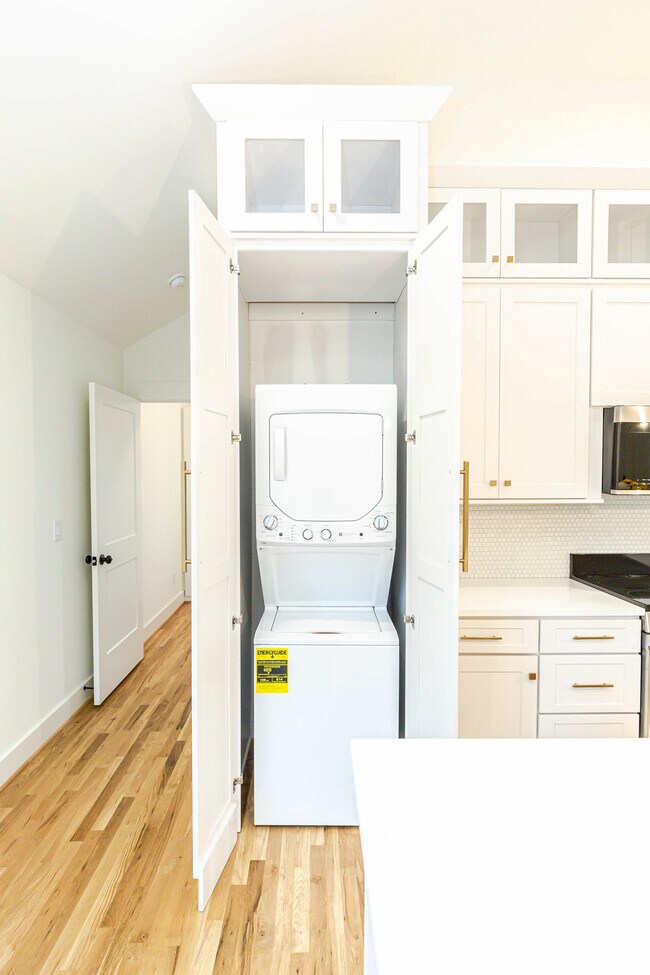 Building Photo - 2213 Belmont Blvd