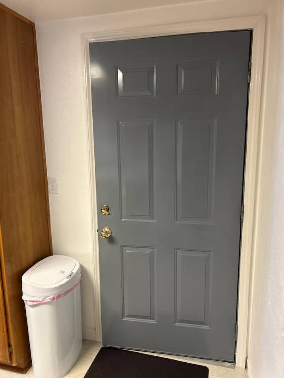 Building Photo - 563 Primrose Dr