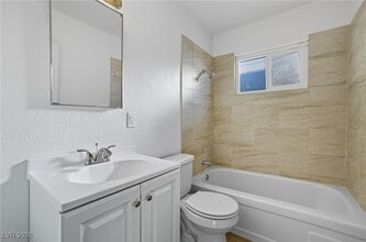 Building Photo - 2505 Cedar Ave