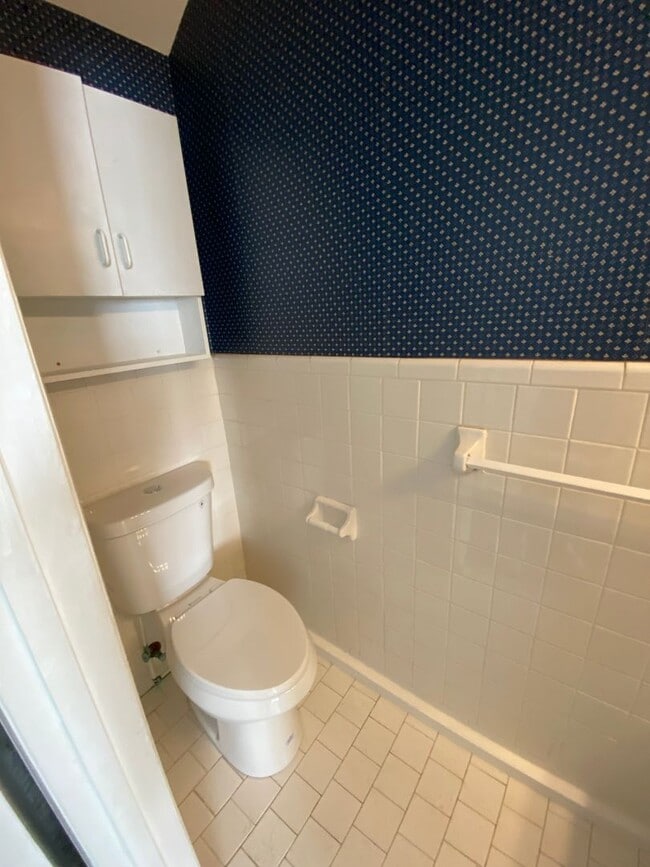 Building Photo - 2Bedroom 1.5Bath - $900 - REDUCED RENT!!