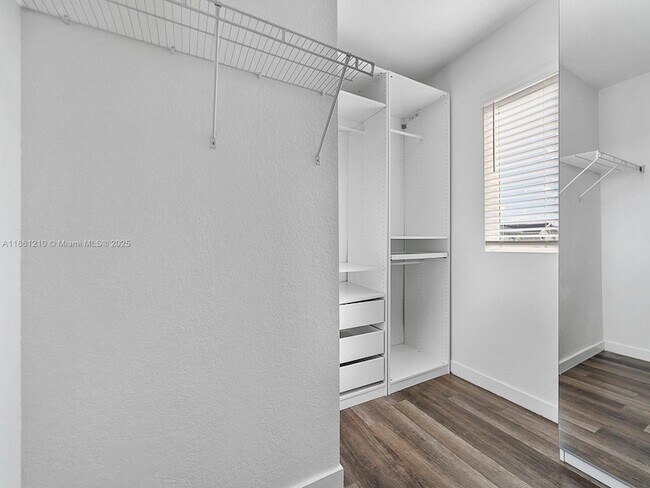 Building Photo - 501 NE 6th Ct
