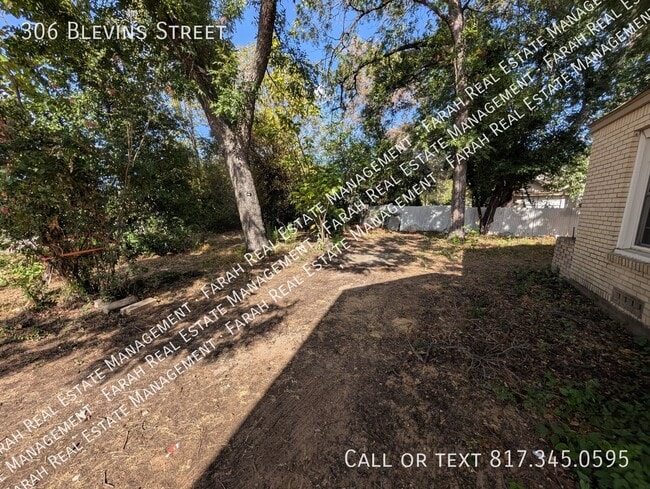 Building Photo - 306 Blevins St