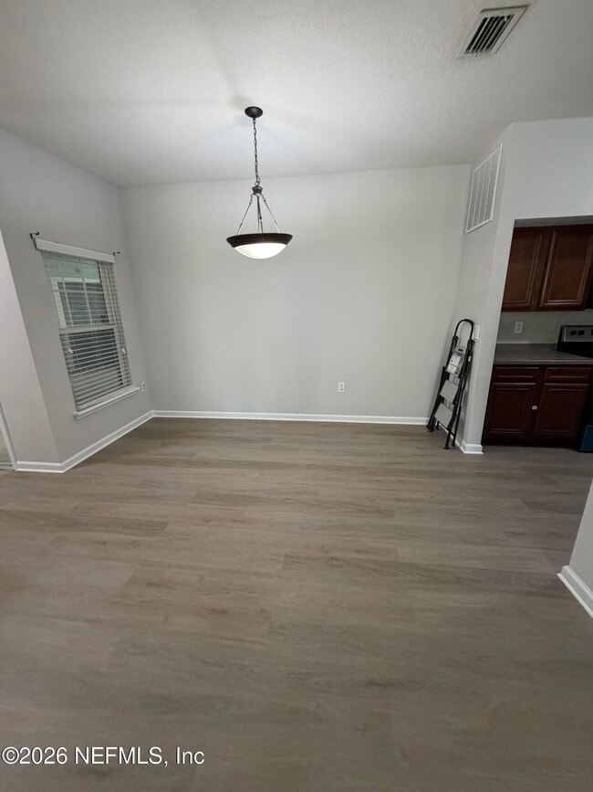 Building Photo - 8201 Green Parrot Rd