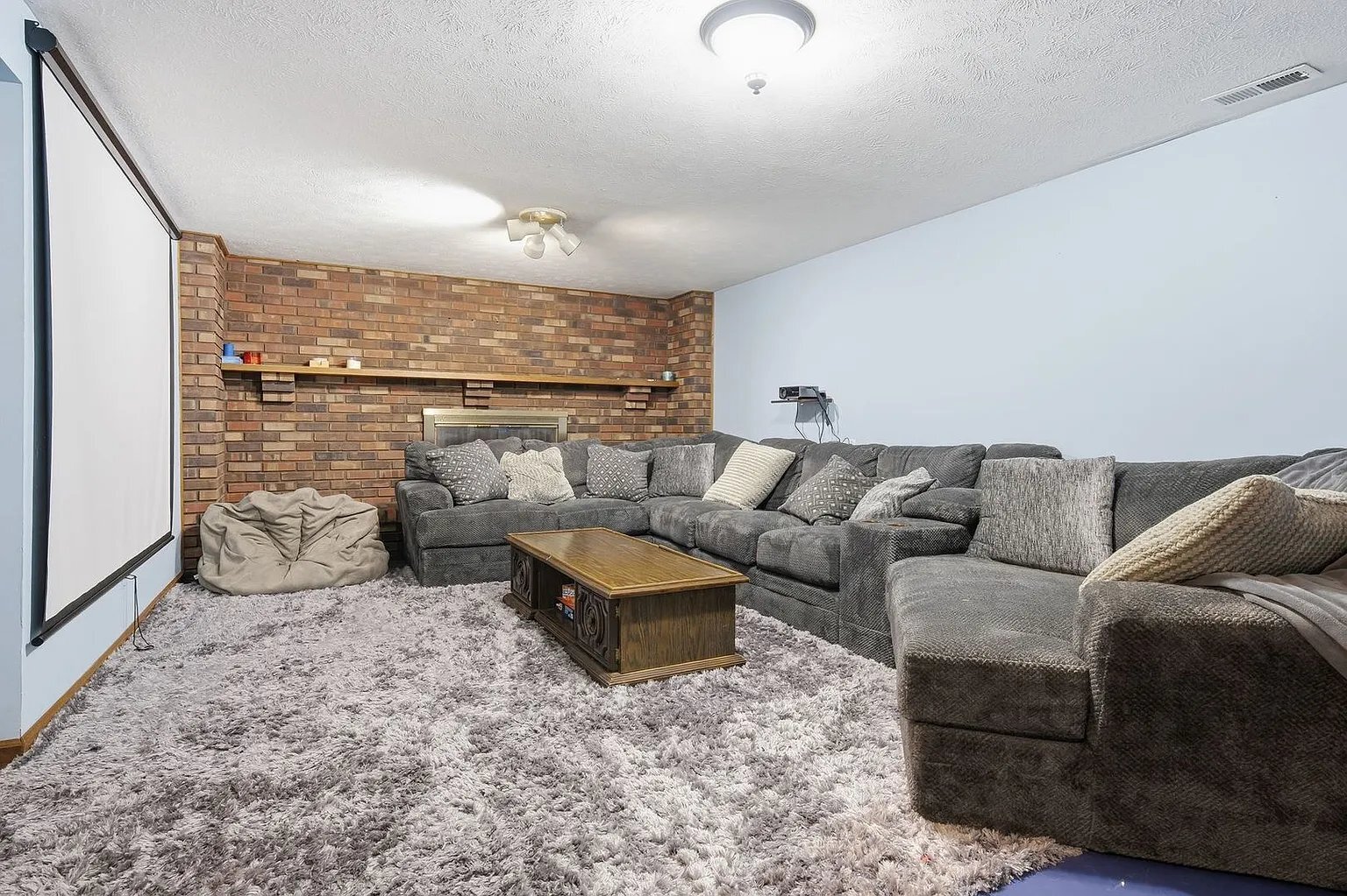 Building Photo - 705 Eastview Dr
