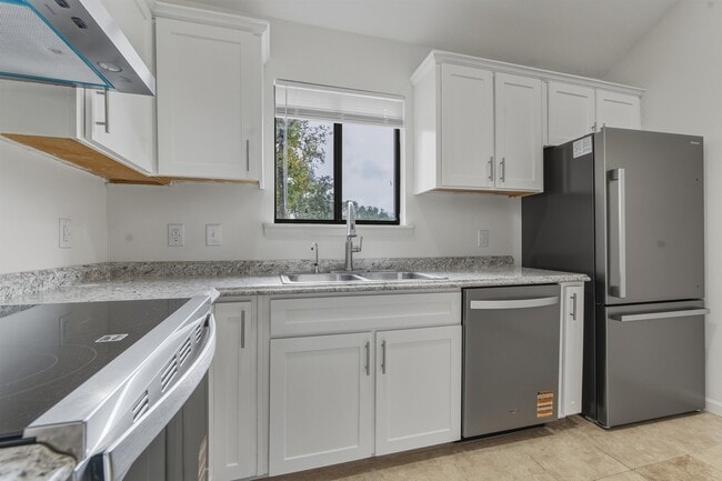 Building Photo - 2900 Woodrich Dr