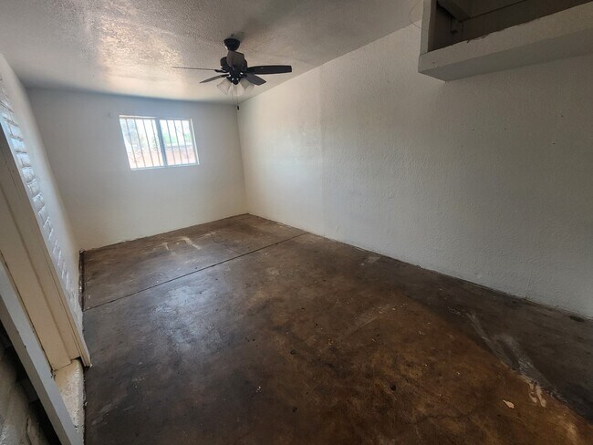 Building Photo - 6995 E Lurlene Dr