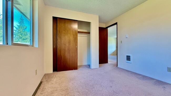 Building Photo - Two Bedroom Townhome with Yard & Attached ...