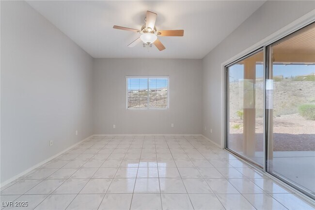Building Photo - 2571 Thatcher Ave