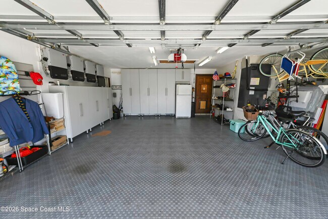 Building Photo - 2230 Sykes Creek Dr
