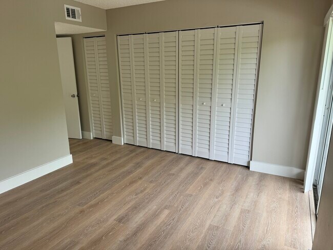 Building Photo - 510 NW 86th Pl