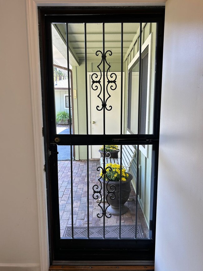 Building Photo - Black Mountain - Single Level Two Bedroom ...