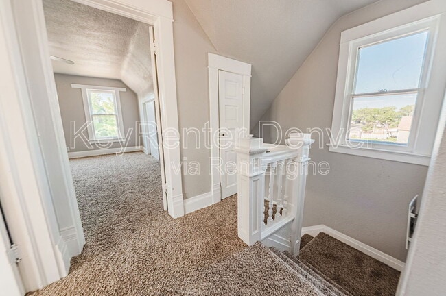 Building Photo - 929 5th St