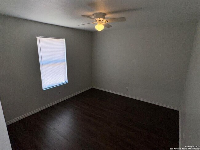 Building Photo - 830 W Hutchins Pl