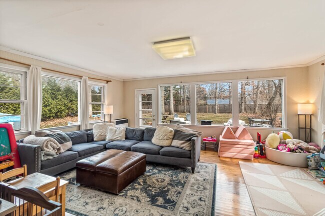 Building Photo - 1345 Lincoln Ave S