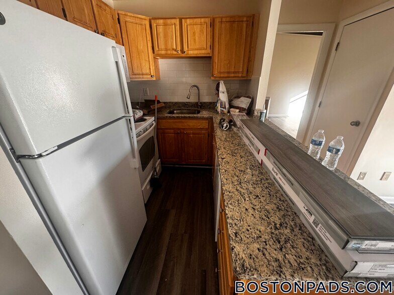 Building Photo - 16 Westgate Dr