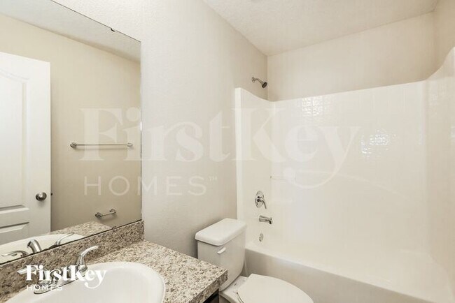 Building Photo - 10226 Magnolia Hills Dr