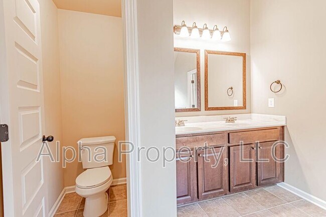 Building Photo - 256 Oak Branch Dr