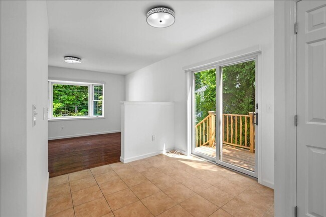 Building Photo - Lakeside Drive HOA