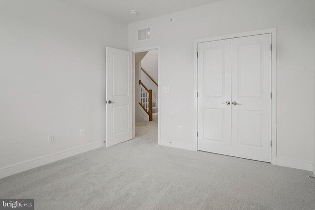 Building Photo - 43288 Farringdon Sq