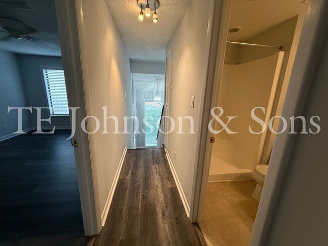 Building Photo - Cozy & Stylish 2BR Home with Fireplace, Su...