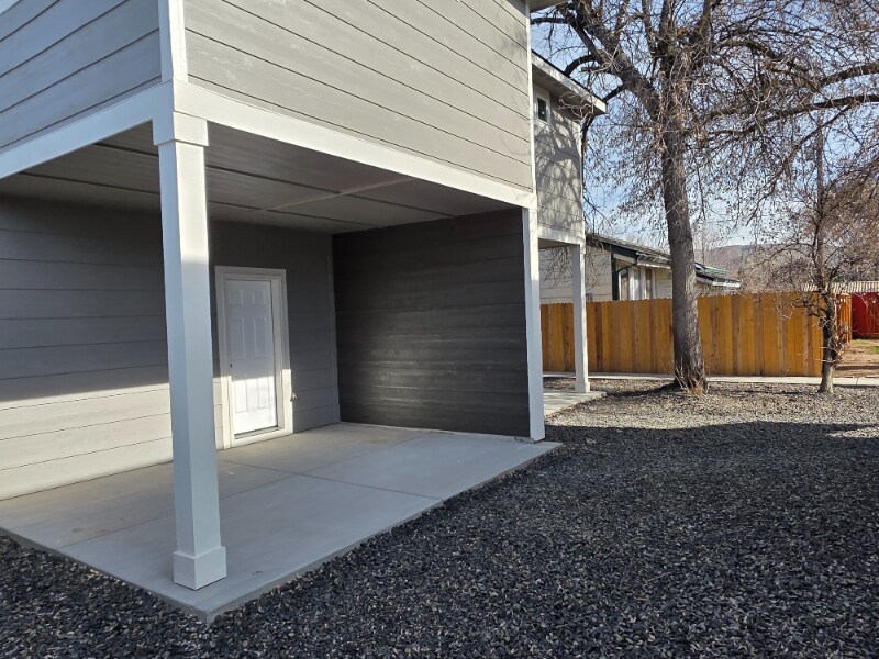 Building Photo - 6737 Saxton Ave