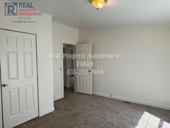 Building Photo - Cute 4 bedroom 2 bath room house