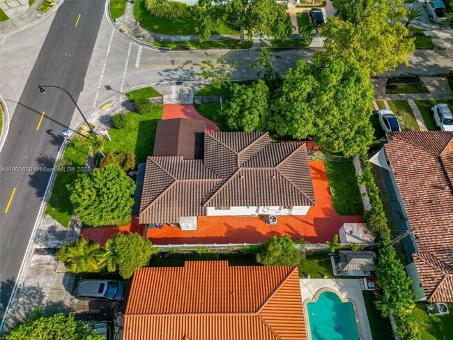 Building Photo - 6150 SW 15th St