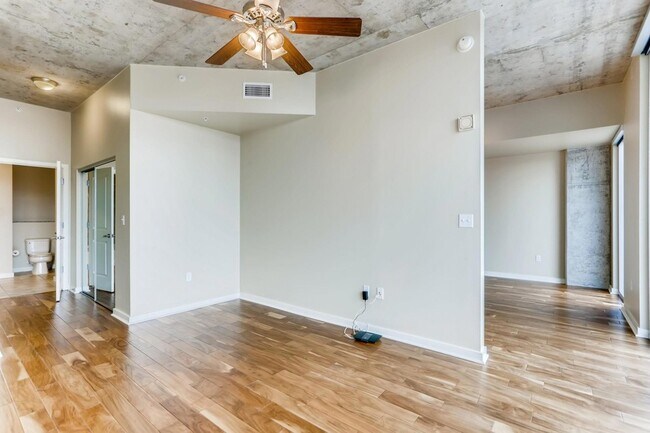 Building Photo - 360 Nueces St