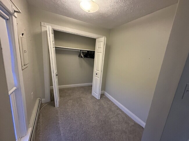 Building Photo - Charming 2-Bedroom Apartment in Portland's East End!