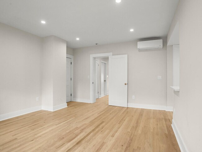 Building Photo - 21 Holcomb Ave