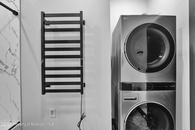 Building Photo - 117 Penn Ave