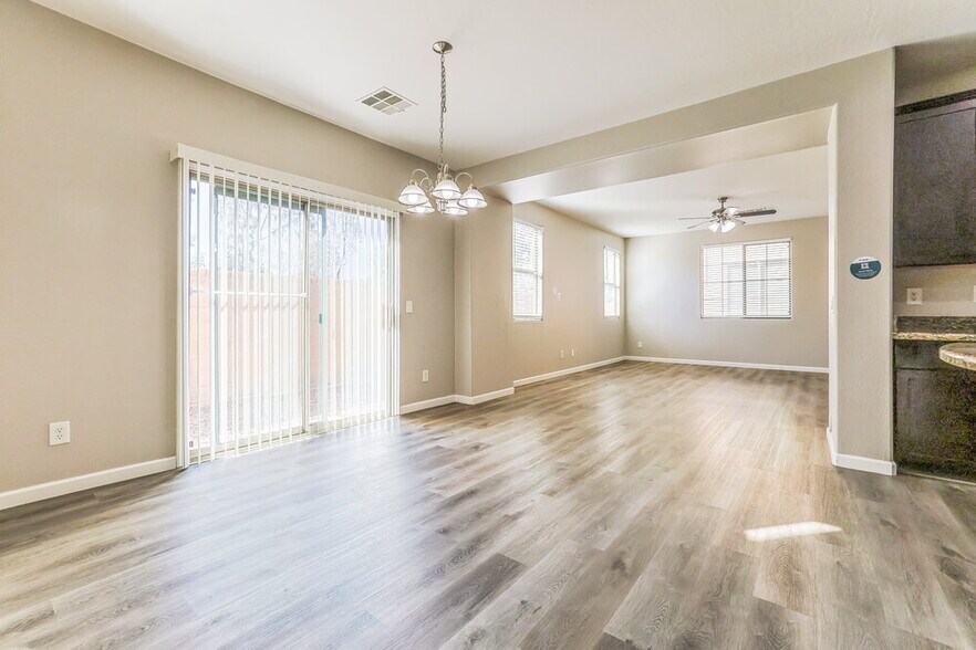 Building Photo - 3809 E Santa Fe Ln