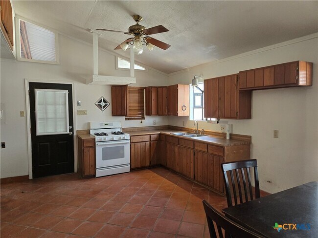 Building Photo - 265 Sandy Oaks Dr