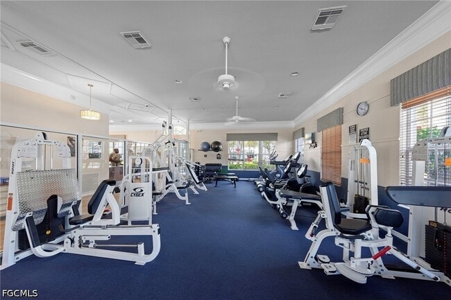 Building Photo - 8273 Pacific Beach Dr