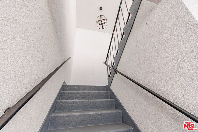 Building Photo - 722 Lincoln Blvd