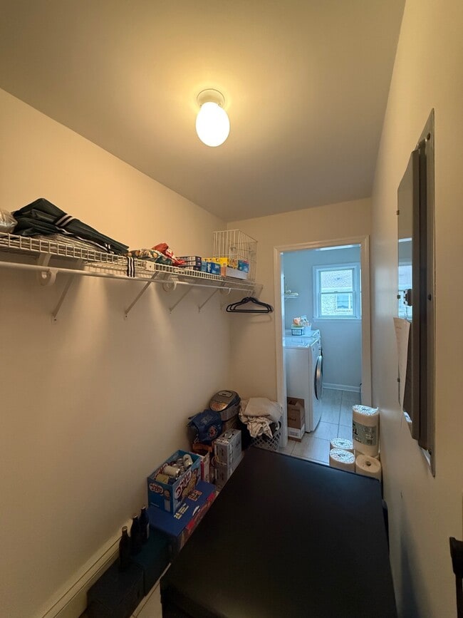 Building Photo - 23 Sunnyside Ter