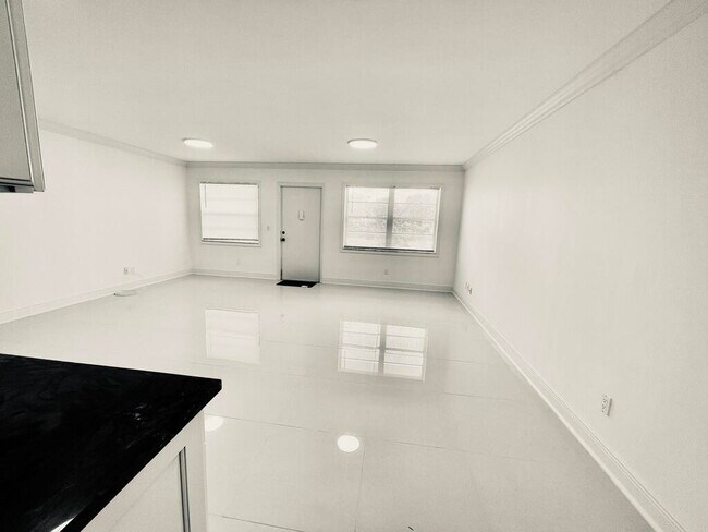 Building Photo - 1225 NW 21st St
