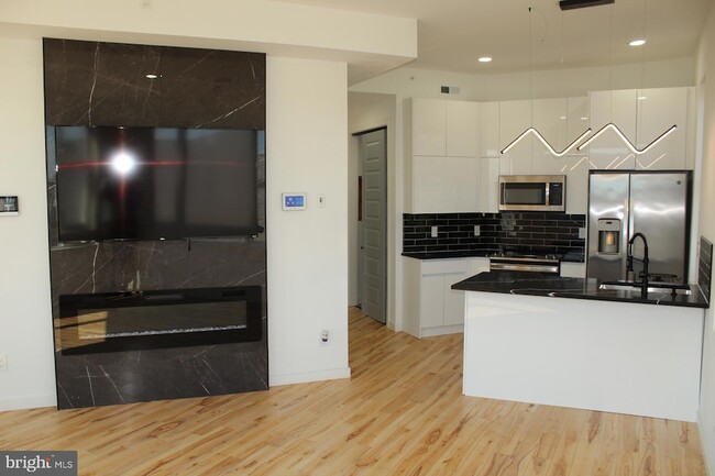 Building Photo - 3017 Ridge Ave