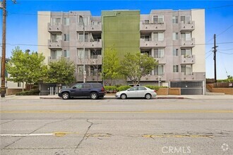 Building Photo - 5818 Whitsett Ave