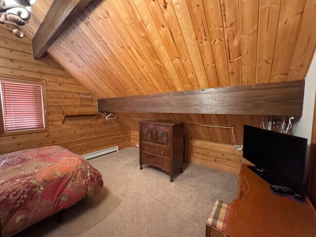 Building Photo - Furnished mountain cabin